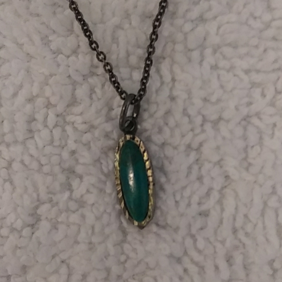 Longer silver necklace with dark green stone. - Picture 1 of 4